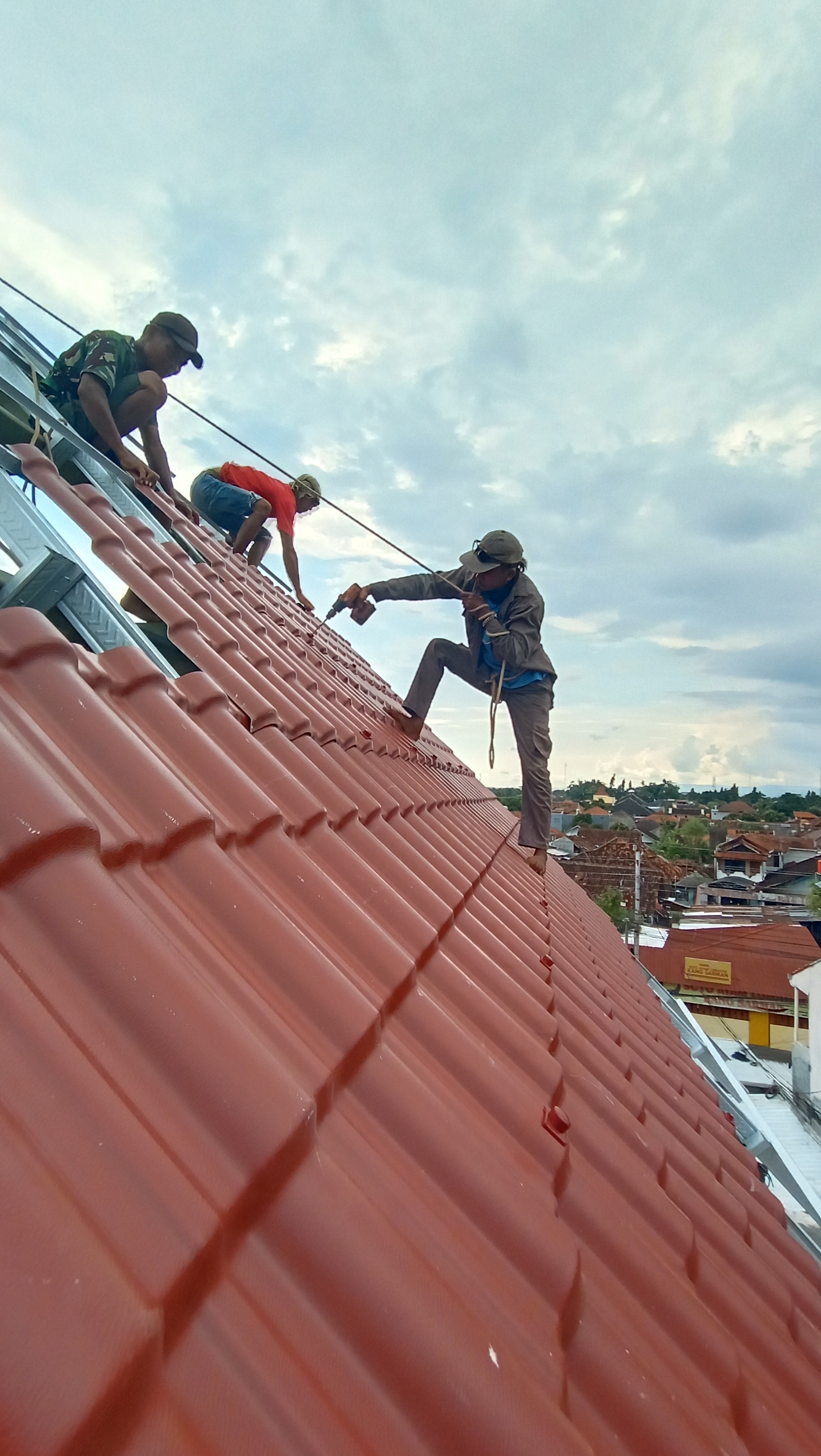 Gambar Atap baja dengan penutup pvc